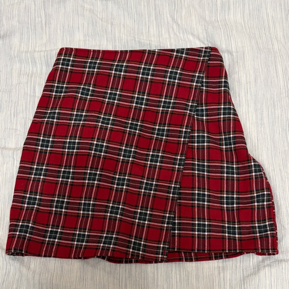 Hollister Plaid Mini Skirt Duo in Red and Black - Picture 5 of 9